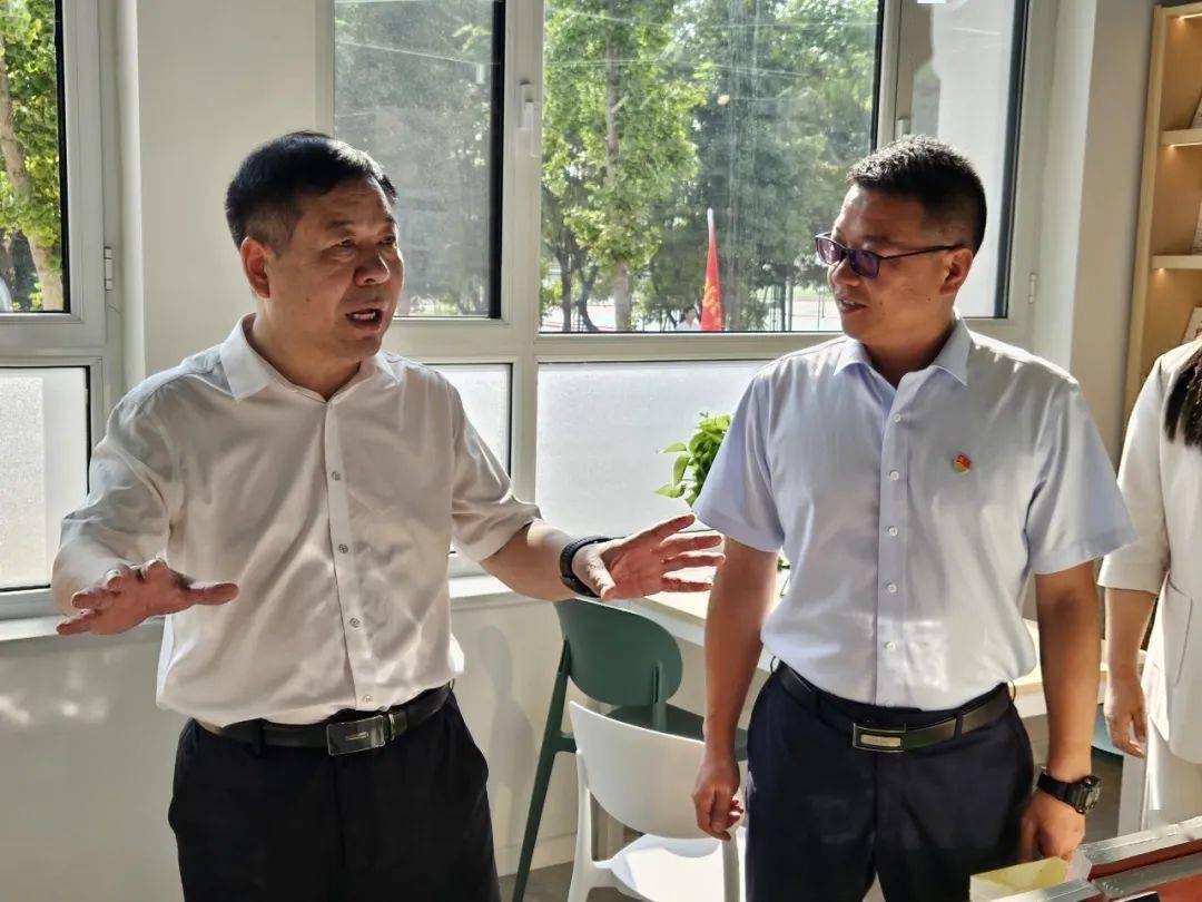 打通服务教育"最后一公里" 临漳一中校园书店开业啦!