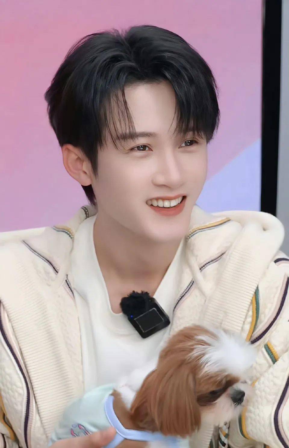 娱爷送瓜泰国女爱豆为了讨好男朋友,接了脱衣舞通告,现在不