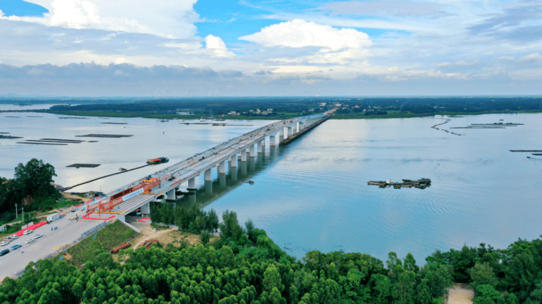 广西滨海公路"卡点"大风江大桥实现全线贯通_建设_项目_施工