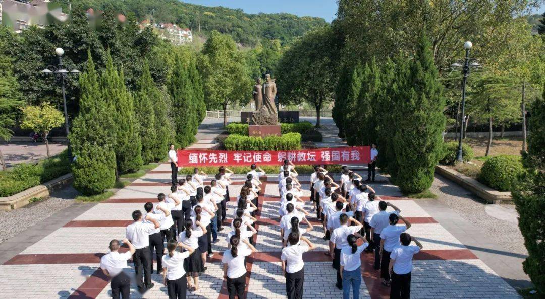 在彭咏梧,江竹筠烈士纪念碑云阳县第二初级中学和云阳县民德小学60名