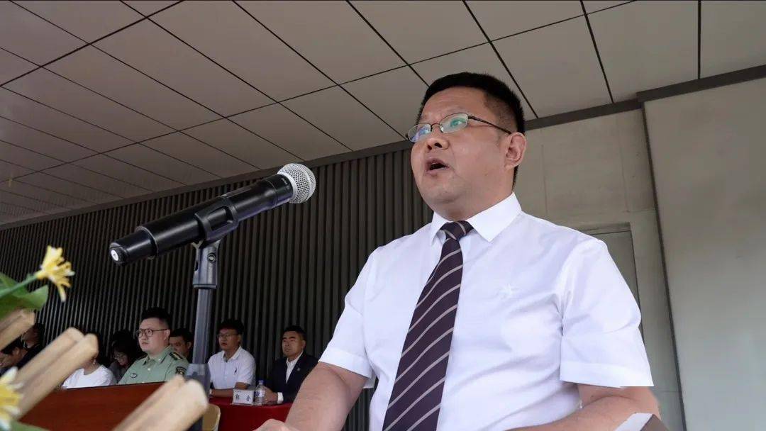 长春光华学院隆重举行2023级新生军训阅兵式暨开学典礼