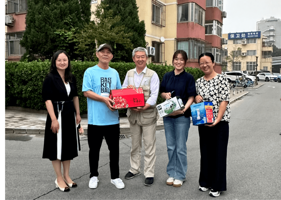 新闻| 三尺讲台,一生情怀:人文学院教师节慰问退休教师_领导_全体师生