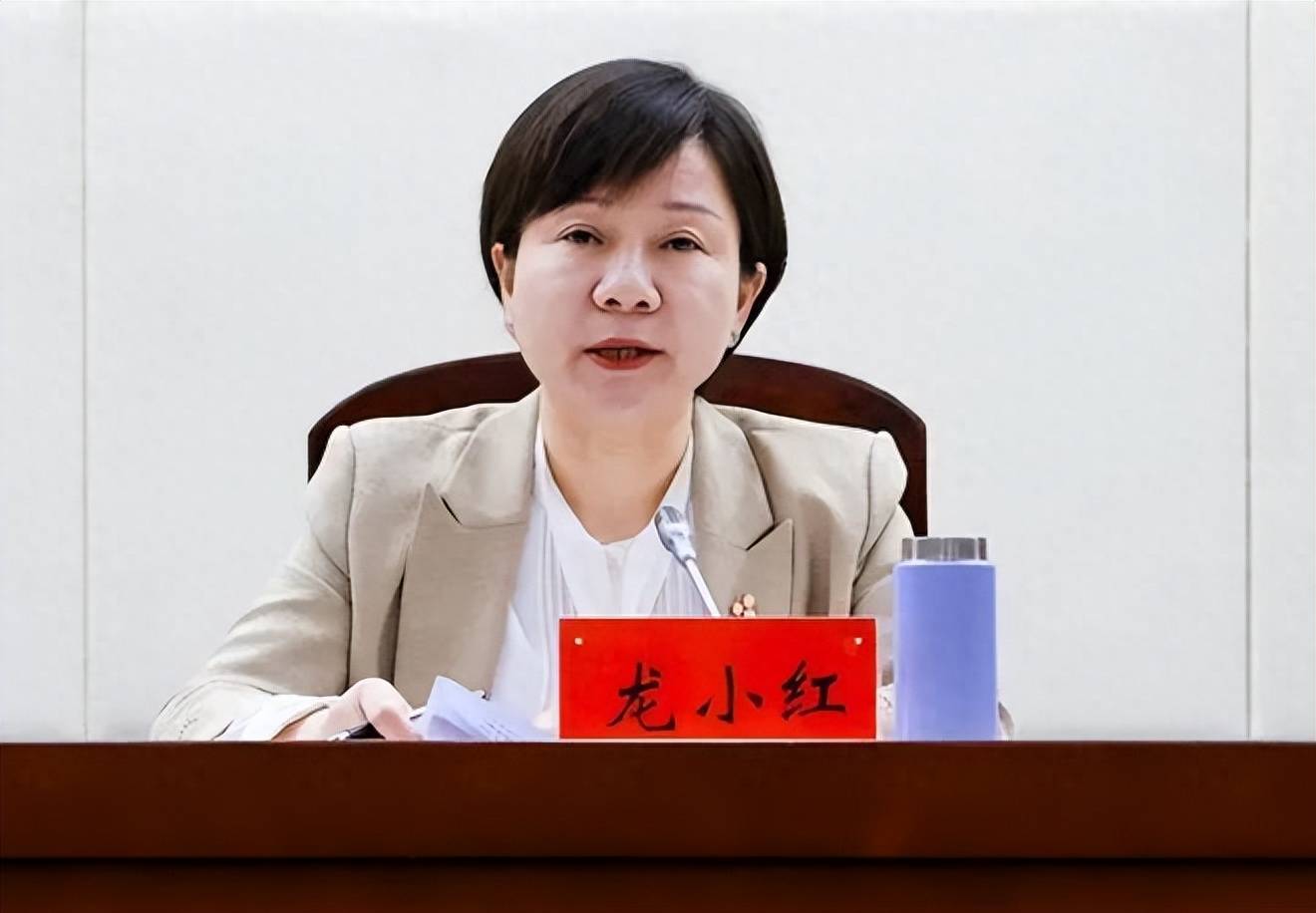 龙小红任省发改委党组成员,省粮食局局长