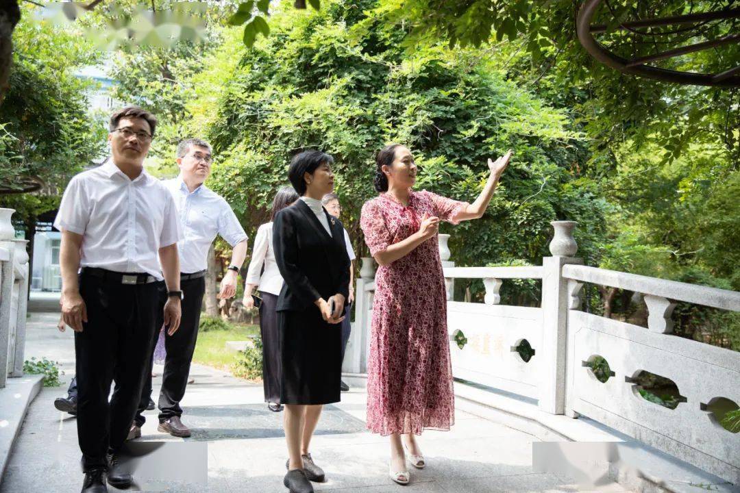 【通州实小】省教育厅副厅长顾月华来我校调研_王笑梅_课程_办学