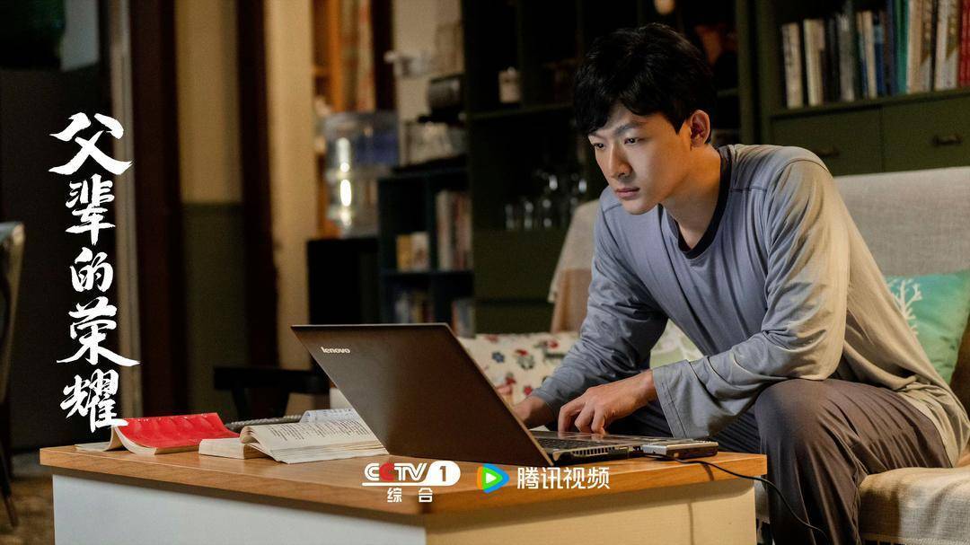 内蒙古自治区委员会宣传部联合出品,赵冬苓担任编剧,康洪雷担任总导演