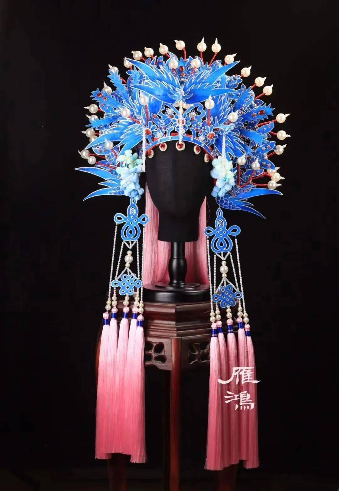 89年中国姑娘用易拉罐,泡面桶做首饰,作品火上央视!网友:神仙下凡!