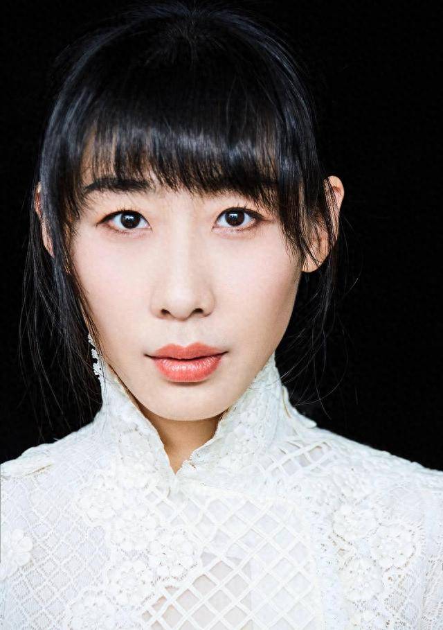 "一尿成名"任素汐:平凡上半身,性感下半身,成就"双面女神"_生活_父亲