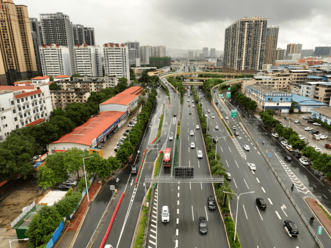 南宁交警推动清厢快速路一体化出入口改造缓解大学路交通压力