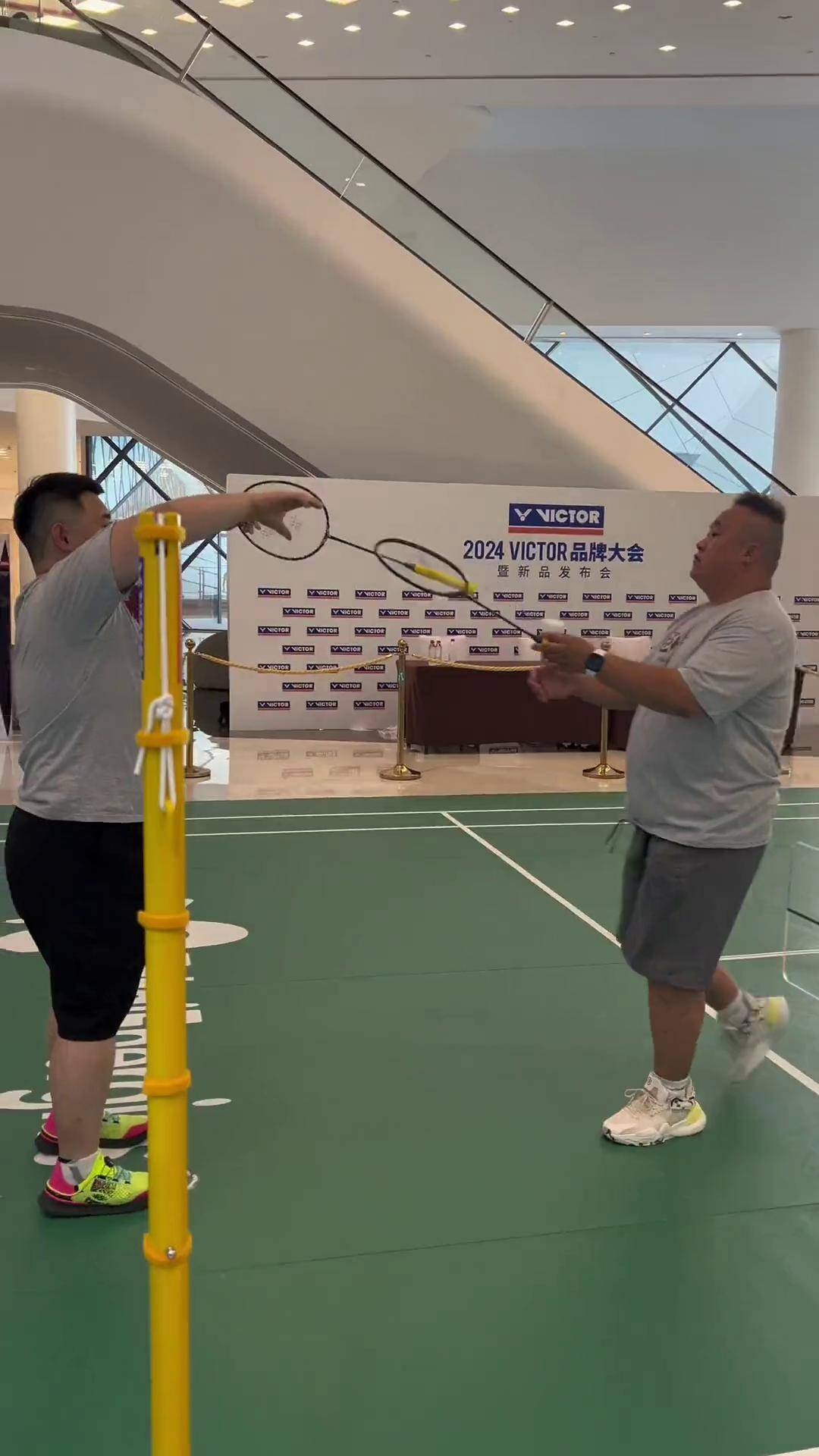 如果没有2个猪蹄 你会失去我羽毛球 杀球 一起打羽毛球 穿线师梁宇