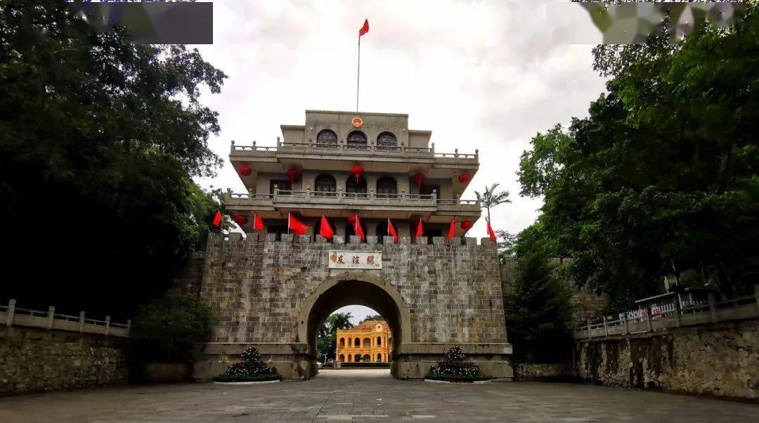 友谊关德天瀑布旧州古镇鹅泉景区两省交界田蓬口岸基于此,应广大自驾