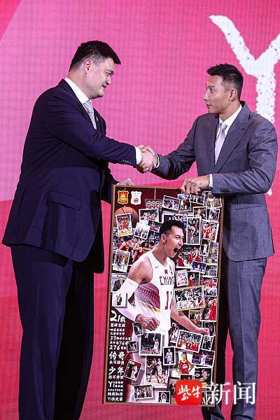 易建联举行退役仪式 中国"移动长城"齐聚_阿联_姚明_1