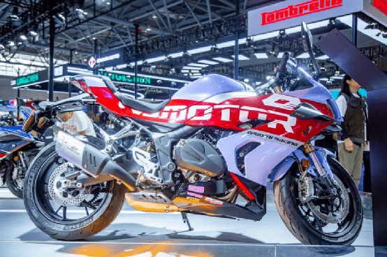 四缸大战,钱江&贝纳利率先发布新车,赛800售价52999元,同时发布闪600