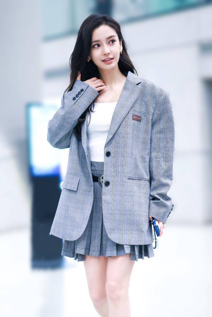 angelababy超爱的短款top穿搭 简直太显好身材!_外套_上衣_时尚