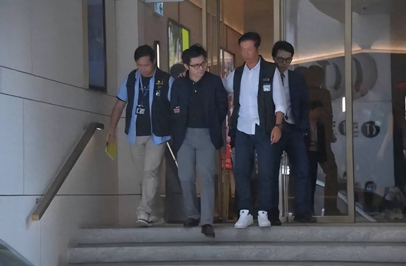 逾千人报案涉款逾10亿港币，特首发声_搜狐网