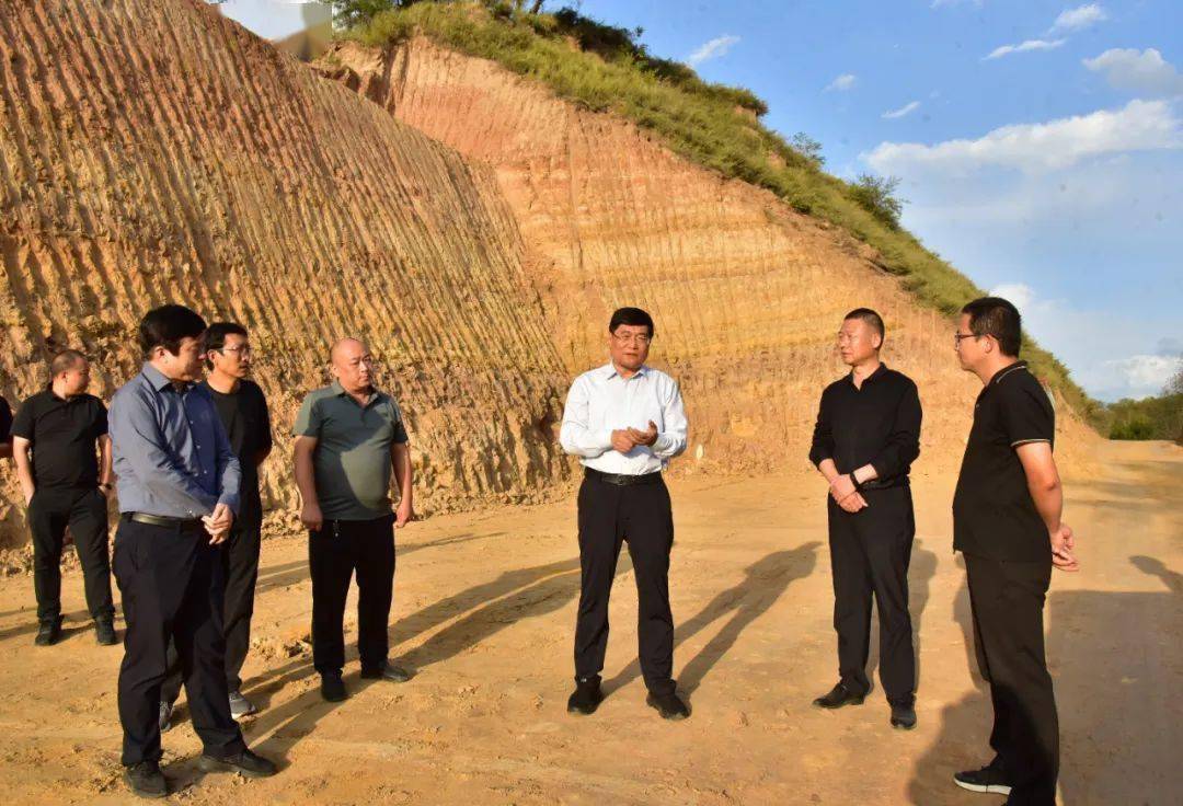 郭建雄先后深入社城镇焦红寺村,北翟管村,实地查看水泽村