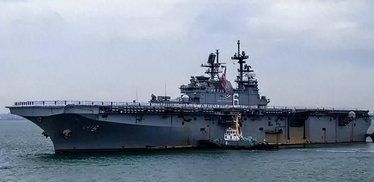 为了提高奔跑速度,美国号航母甚至连舰载机都没带,轻装上阵……三艘破