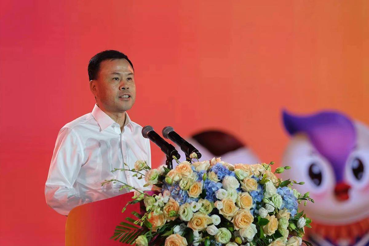 宁德市市长张永宁致辞会旗交接仪式"一抹秋色一抹红,一程山水一程情.