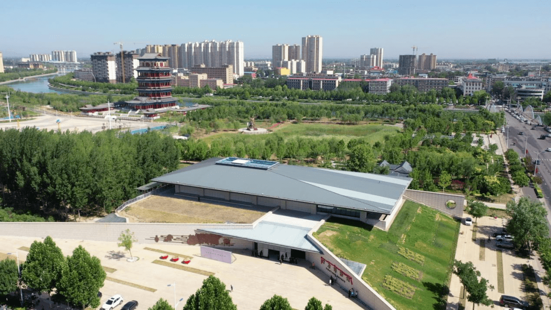 行唐博物馆位于行唐县新城区文体中心西翼,是一座集收藏,研究,展示和