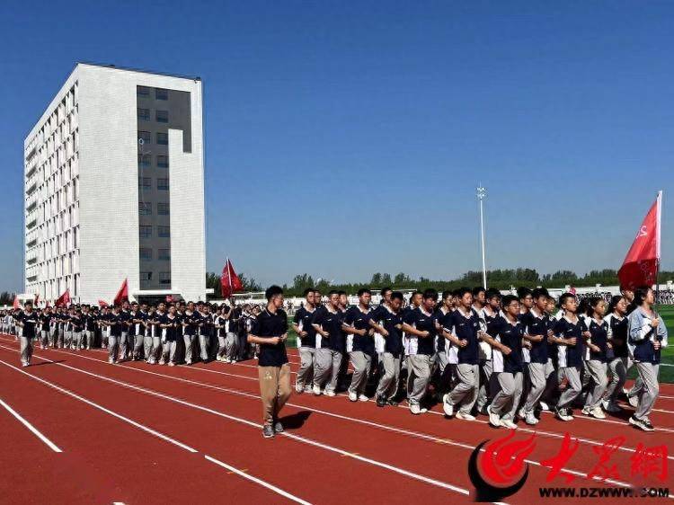 政府开放月活动走进聊城一中高铁新区校区 感受教育高质量发展成果