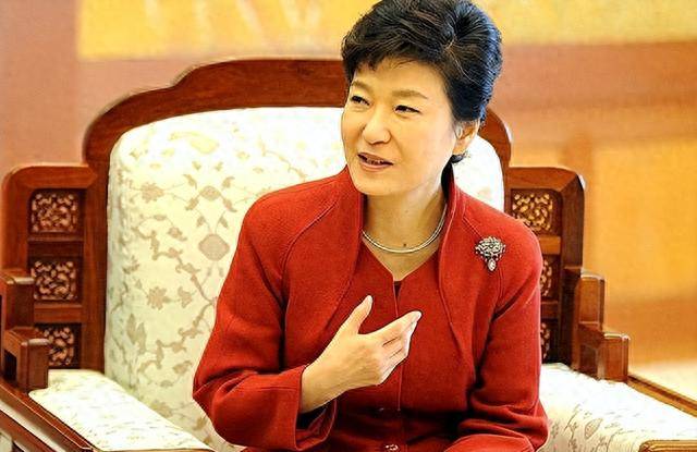 从总统到阶下囚，朴槿惠没能活成父亲期望的样子，如今她安享晚年