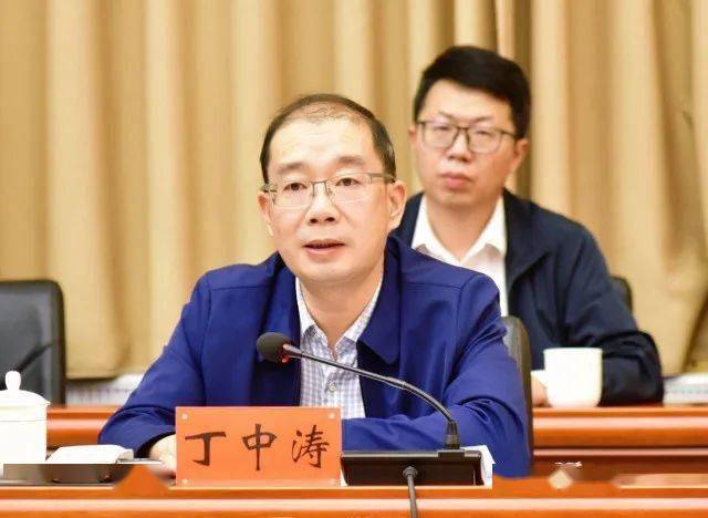 丁中涛表示,昭通中医药事业发展底蕴深厚,生物资源种类繁多,中药材