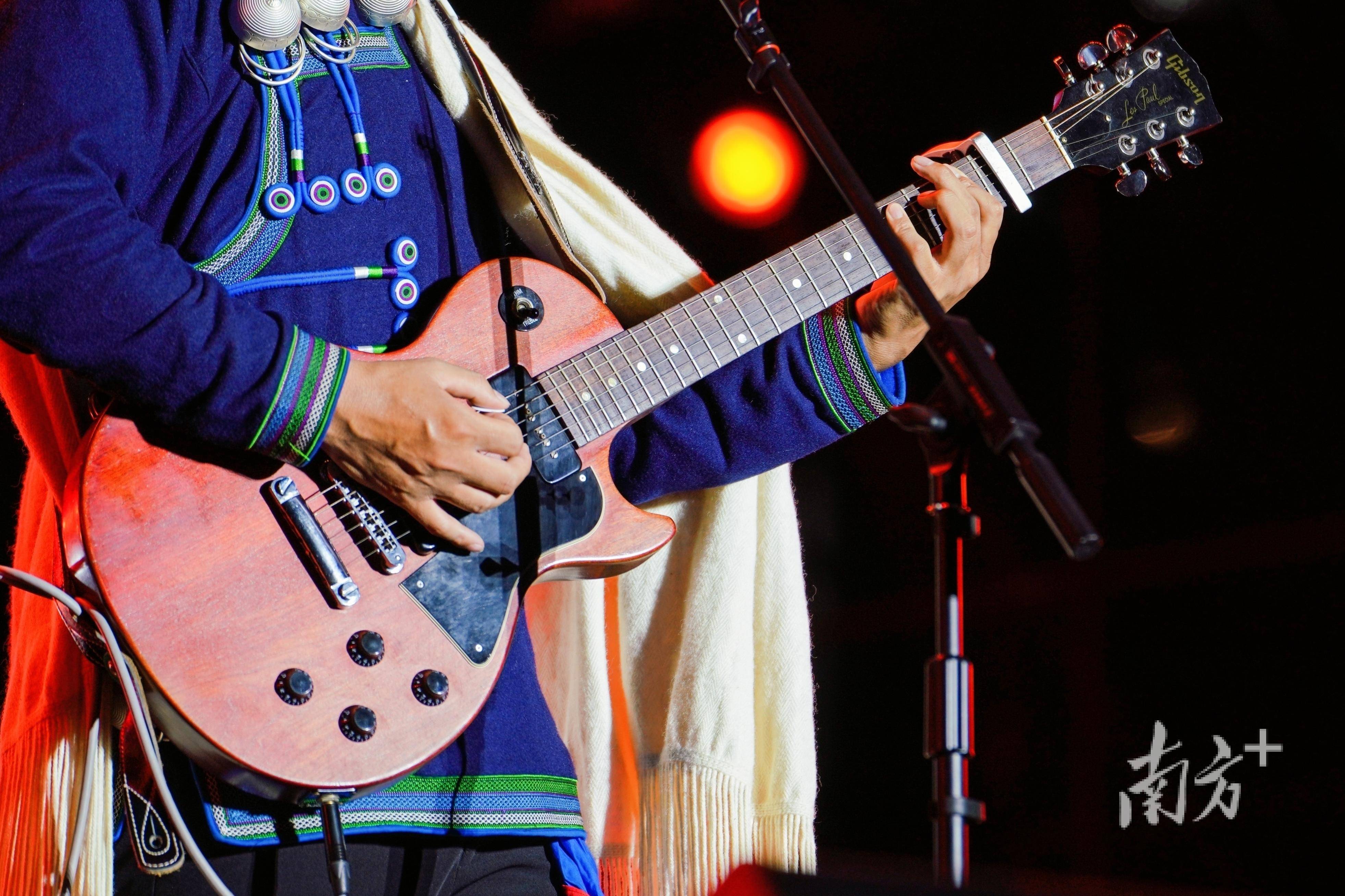 吉他弹出大产业第二届粤港澳大湾区吉他文化艺术展演开幕