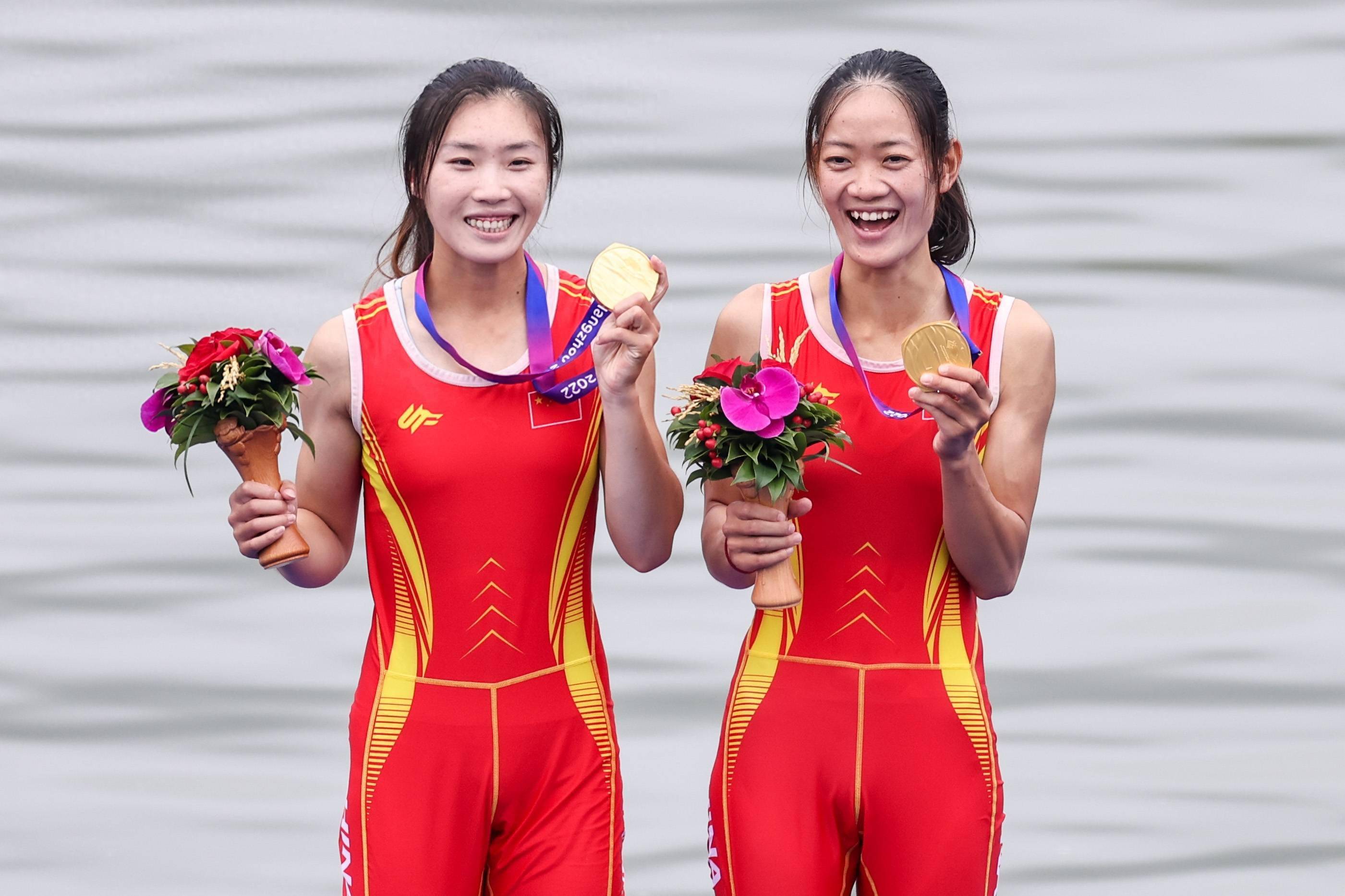 首金得主喝富春江水长大,邹佳琪最开心爸妈在现场_邱秀萍_赛艇_中国队