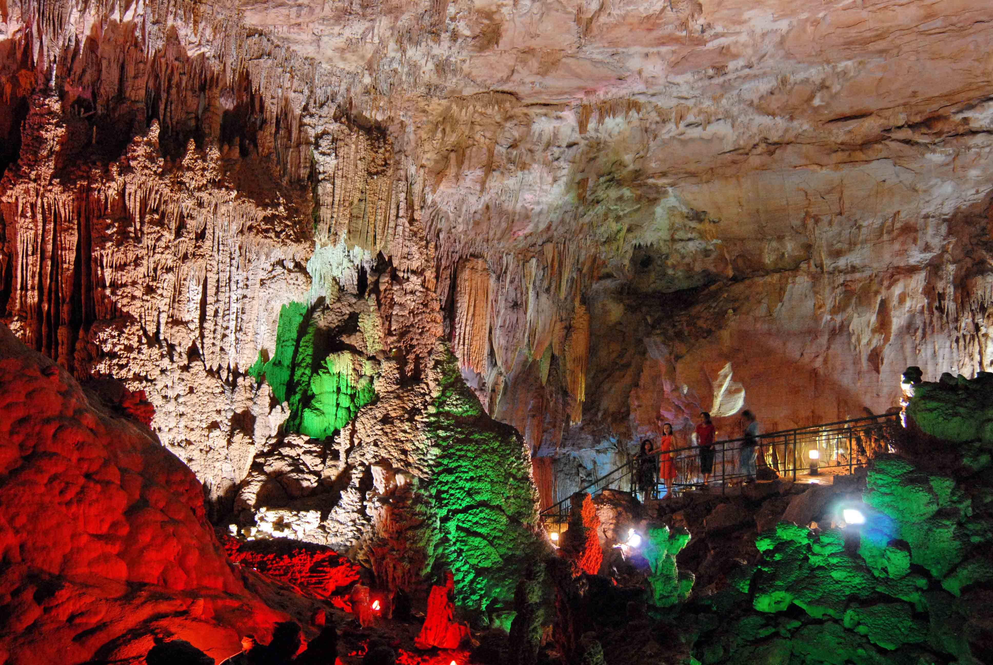 畅游山地贵州之洞_新华社_溶洞_洞穴