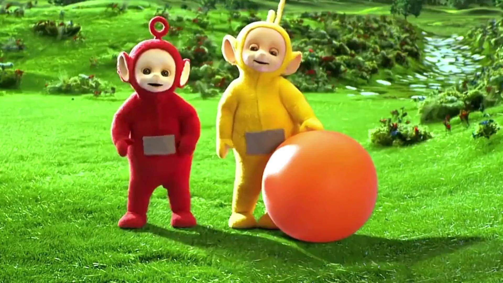 拉拉和小波在山丘下玩球儿童动画片0