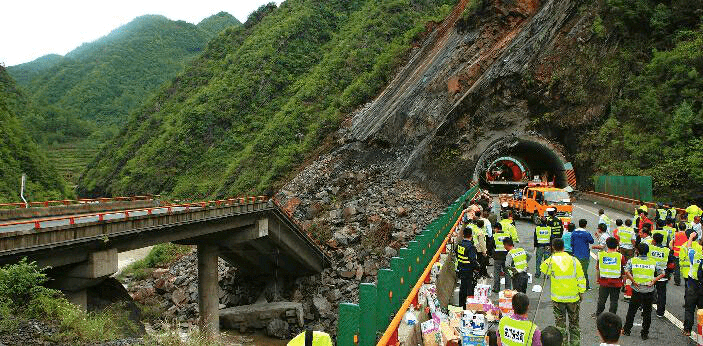 杭绍甬高速公路桥倒塌图片