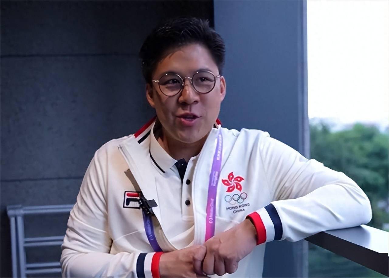 台湾省队向娘家人鞠躬,中国金牌被黑了,霍启刚回应拥抱美女选手_比赛