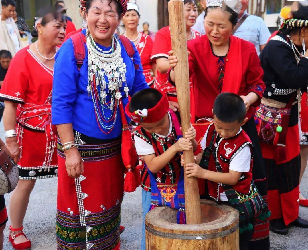 温度临沧 | 佤族新米节"点燃"多彩假期