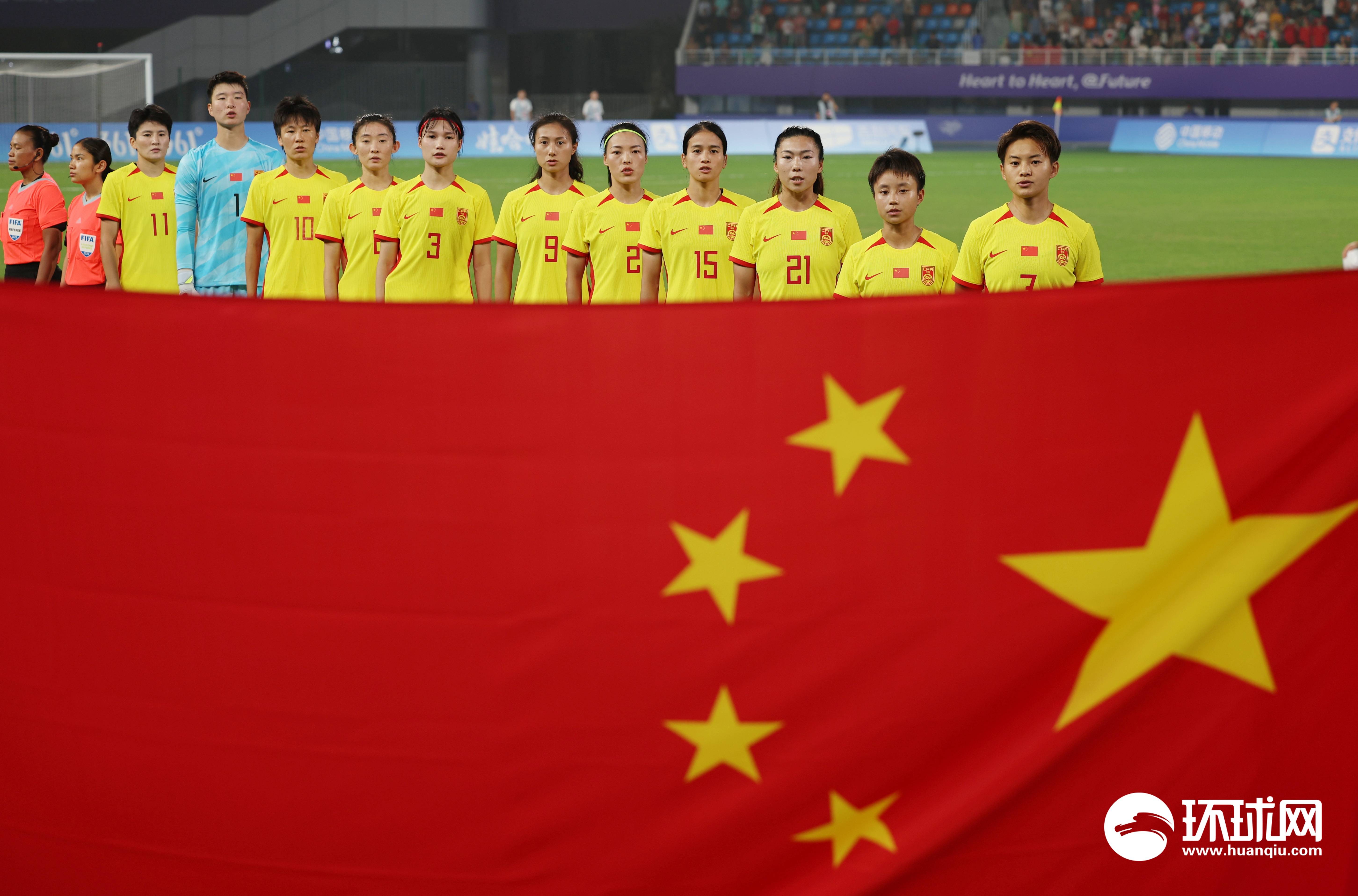 【图集】中国女足6比0大胜乌兹别克斯坦队，顺利跻身8强