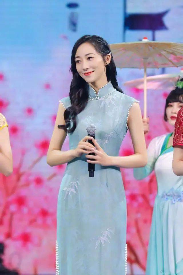 复古盘发太麻烦,穿国风旗袍搭配这"4种"发型,时髦又容易扎!