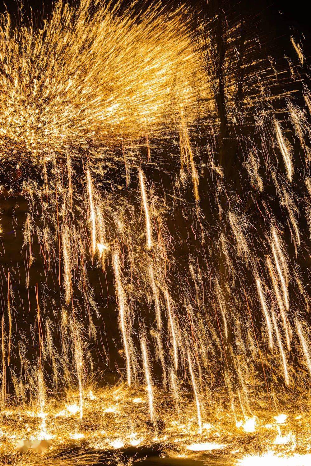 8元起「千年非遗打铁花巡演」惊艳来袭!夜游五公祠,光影秀,歌手演唱.