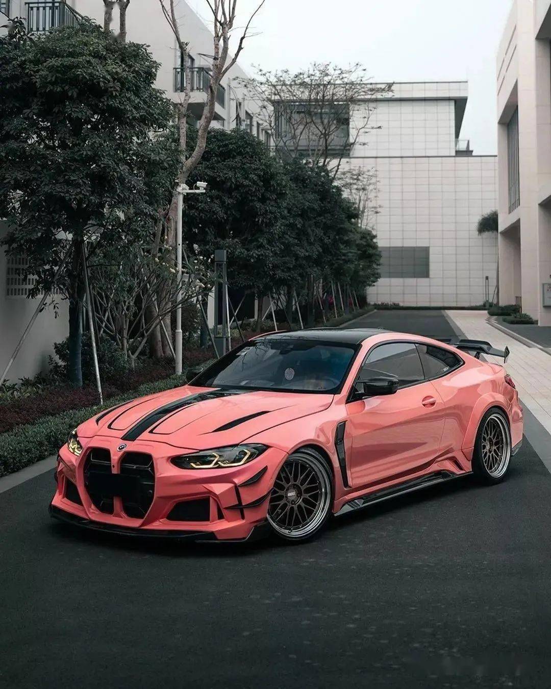 darwinpro全新定制宽体宝马m4发布,粉色涂装回头率爆表 | 酷乐汽车