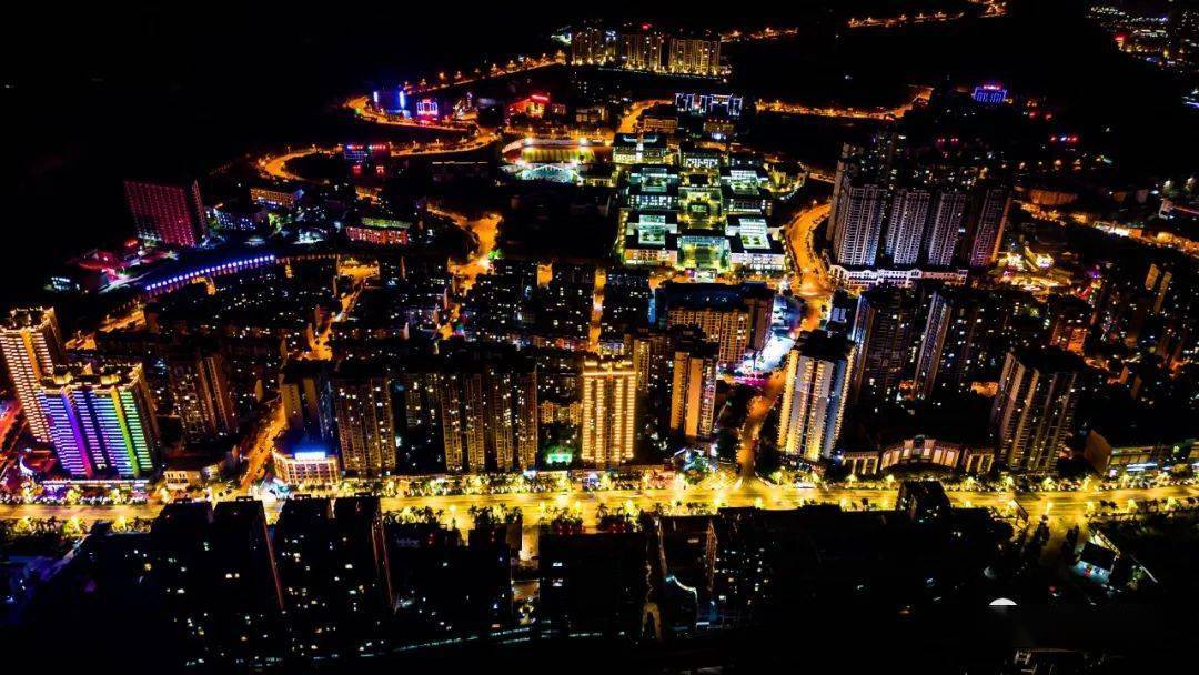 昭通水富的夜景若用一个词来形容是一件很享受的事情欣赏整个城市的