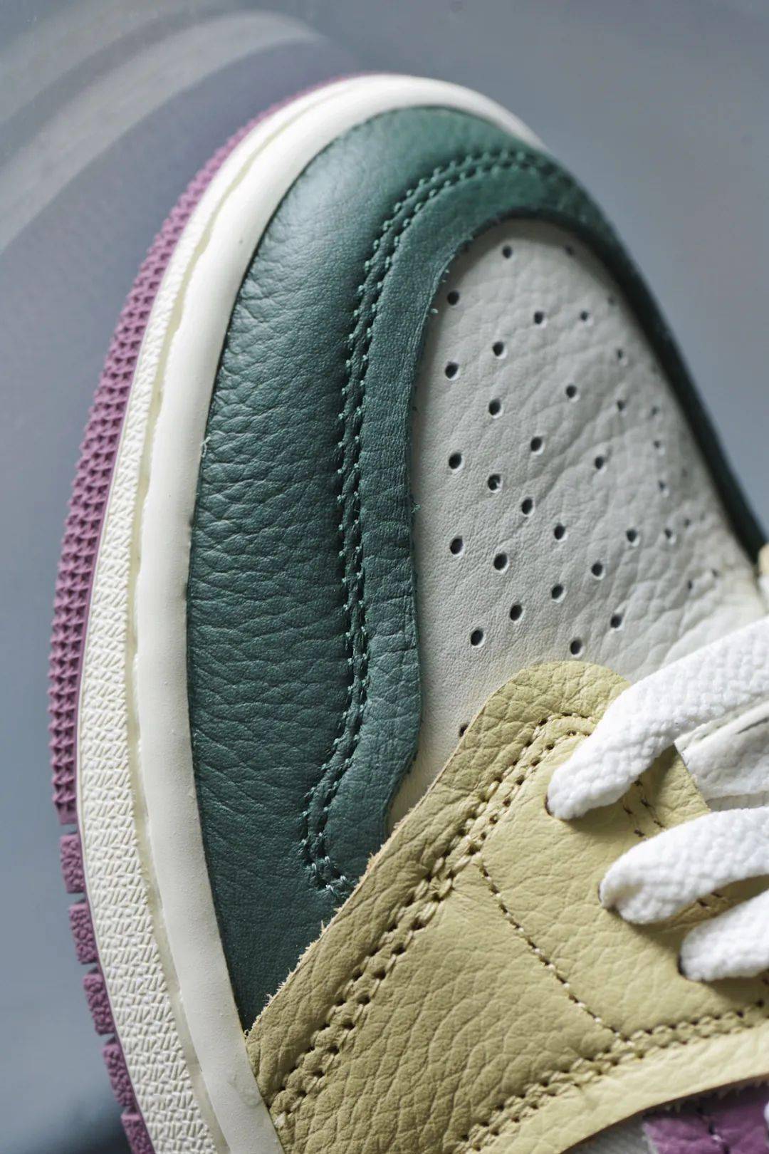 SOAR 限量发售｜WMNS Air Jordan 1 MM High “Galactic Jade”_搜狐网