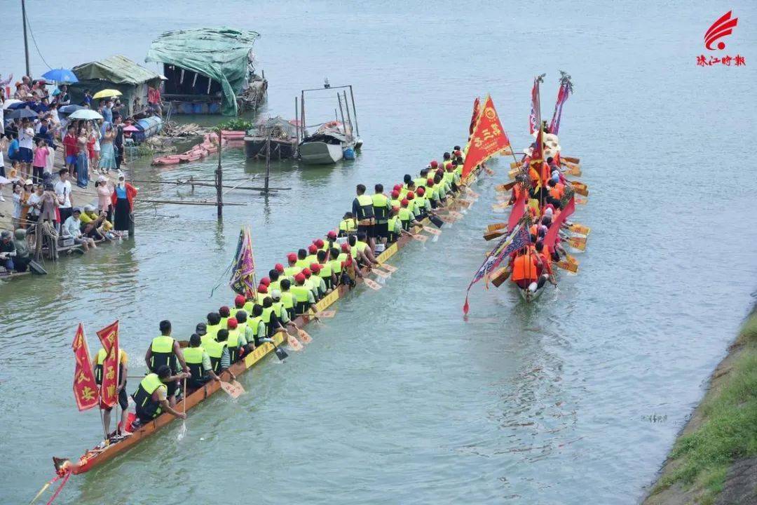 泼水节放河船图片