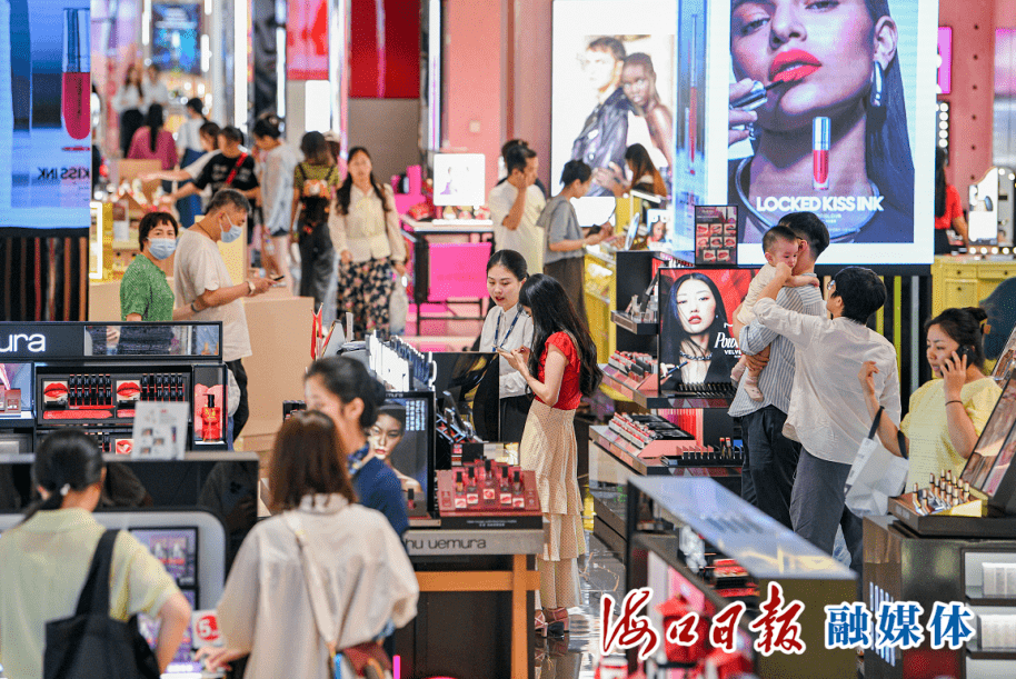 消费市场人气旺 海口假日经济“热”力十足_活动_免税店_游客