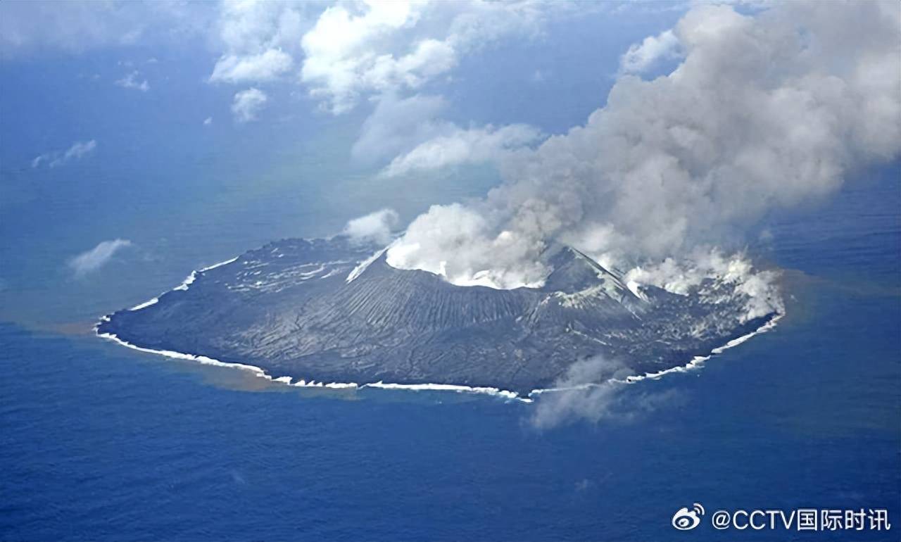 日本一火山喷发烟柱高达1500米_手机搜狐网