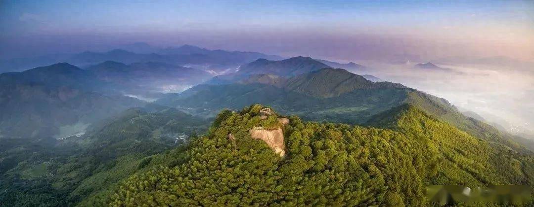 马背峰,情人谷等风景让人叫绝而"官帽石"神龟入海""天门洞""老虎洞""