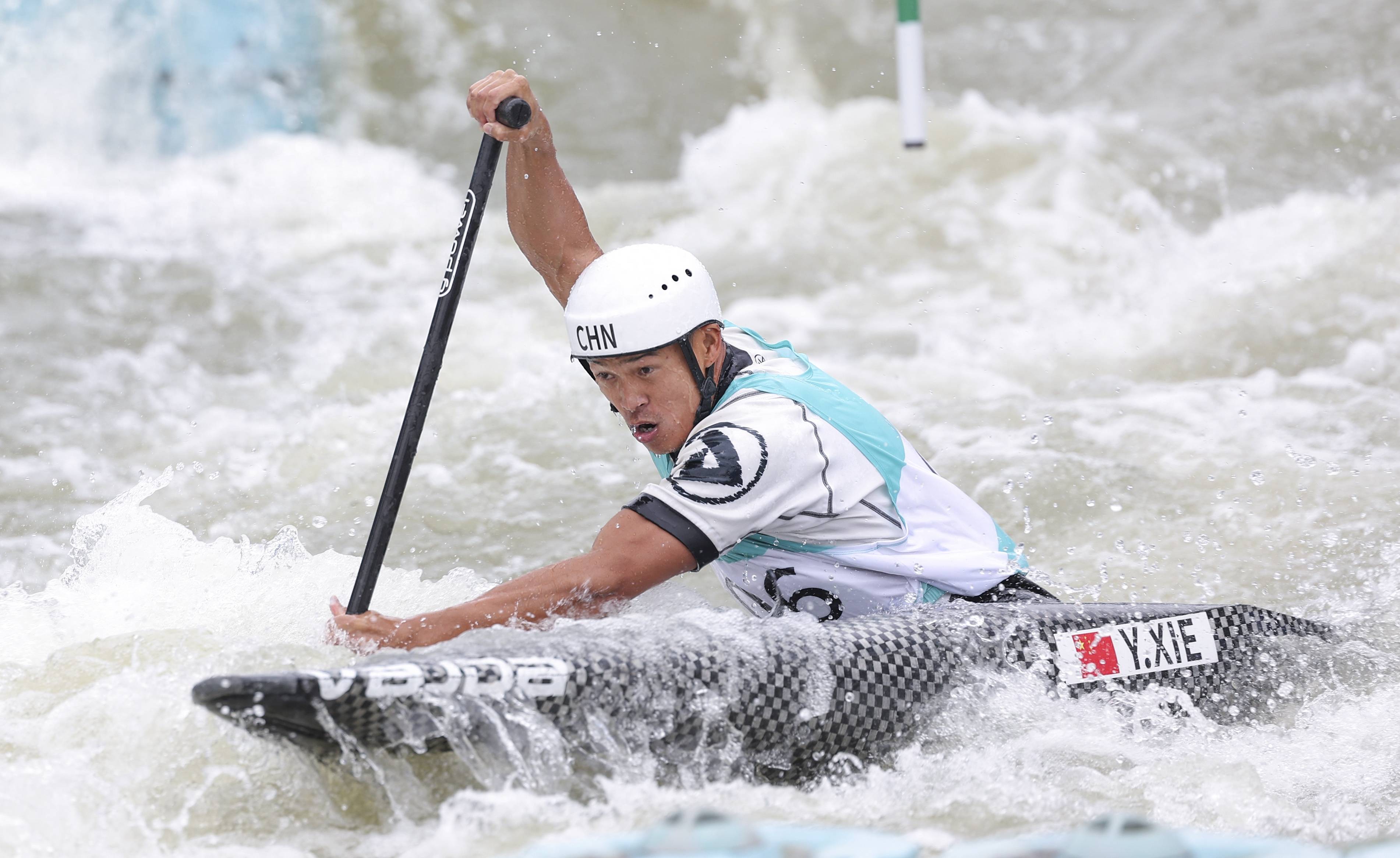 皮划艇激流回旋