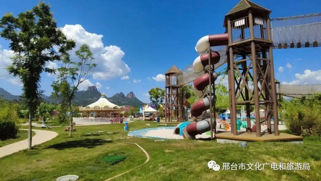邢台市大型无动力亲子乐园,园区内有适合各年龄段儿童的大型小型滑梯