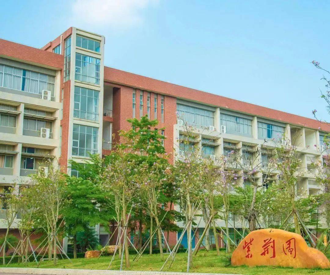 择校菌推出 走进大学序列专题推文