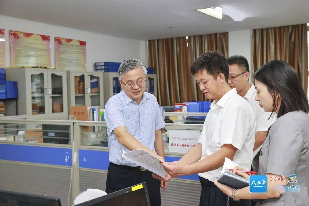 "周红波先后前往市教育局,吉阳区港门村社区,海南中学三亚学校,市人民