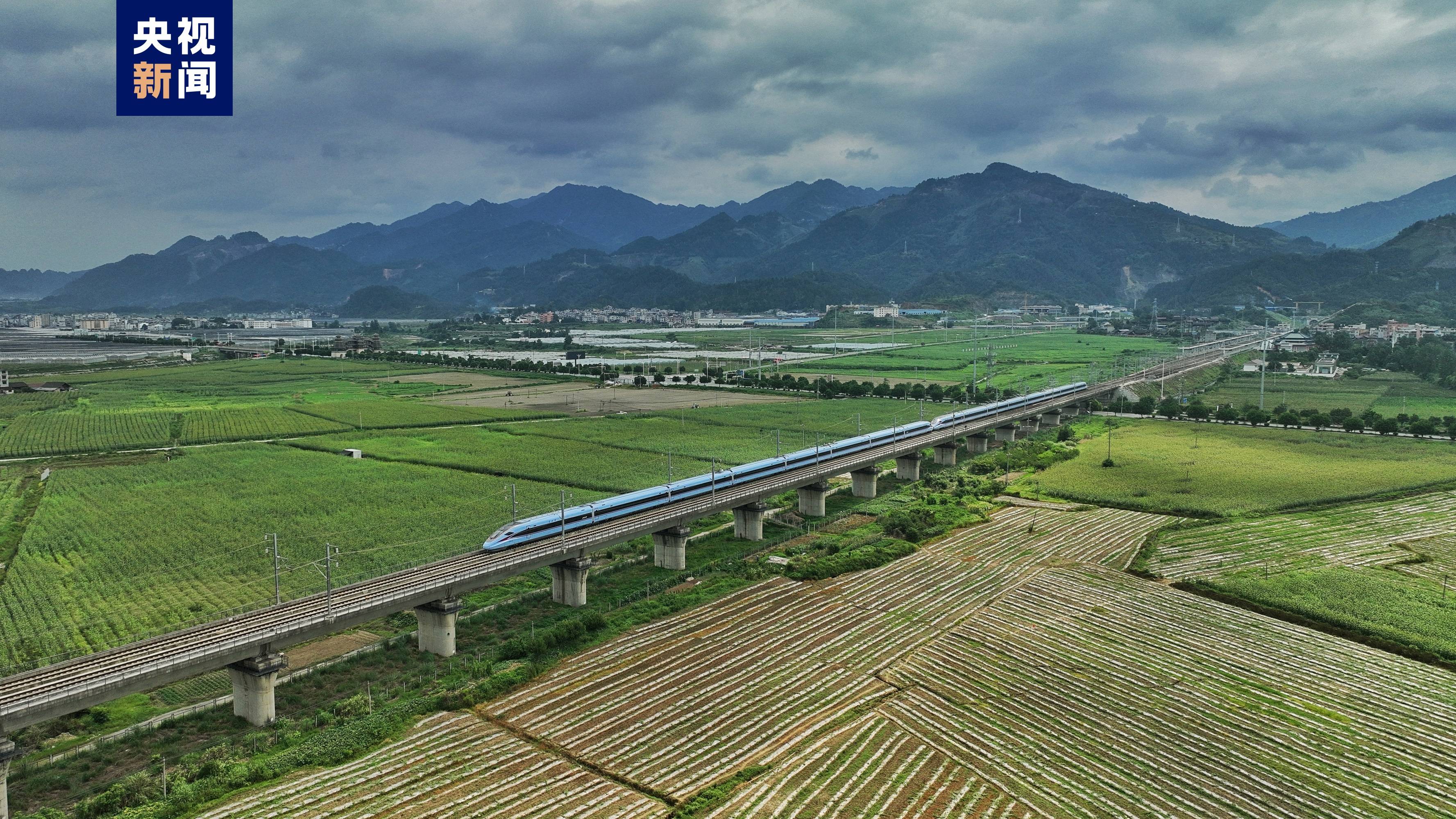贵广高铁是连接我国西南,华南地区的高铁大通道,也是八纵八横高速