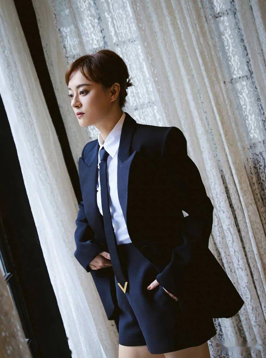 孙俪烟熏妆配西装 肌肉线条优美秀美腿_娱乐_照片_小腿