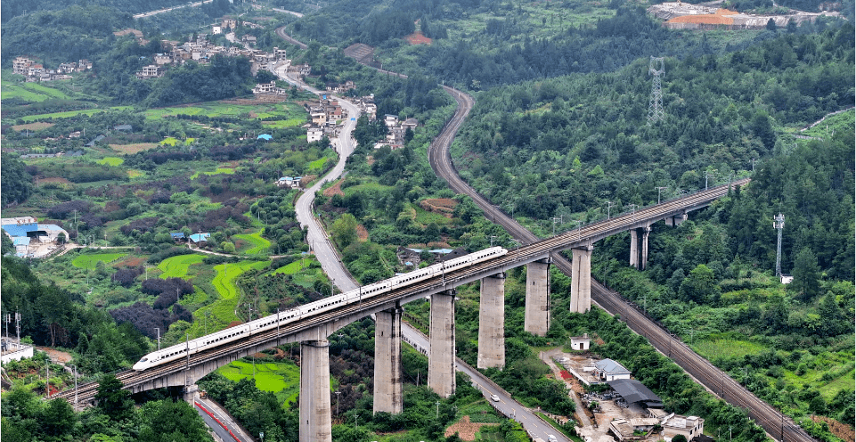 10月11日起,贵广高铁最高时速按300公里运营_改造_贵阳_工程