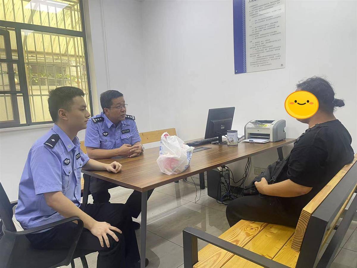 新警自掏腰包,救助误入迷途的“老乡”_汪某_刘洋_商铺